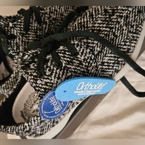 Bass Shelby Sneaker/Shoe NIB 7.5